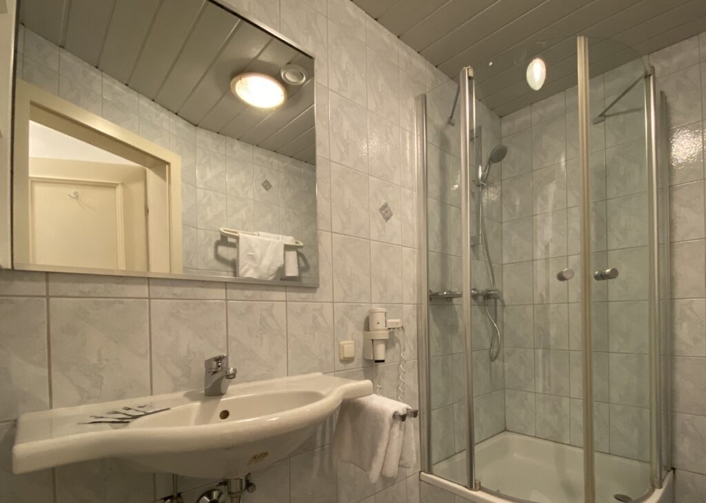 Badezimmer im Doppelzimmer Standard