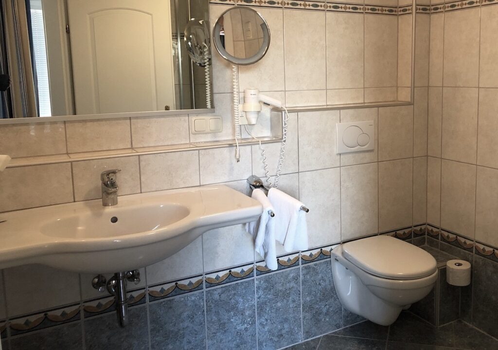 Bad im Doppelzimmer Komfort im Faustschlössl